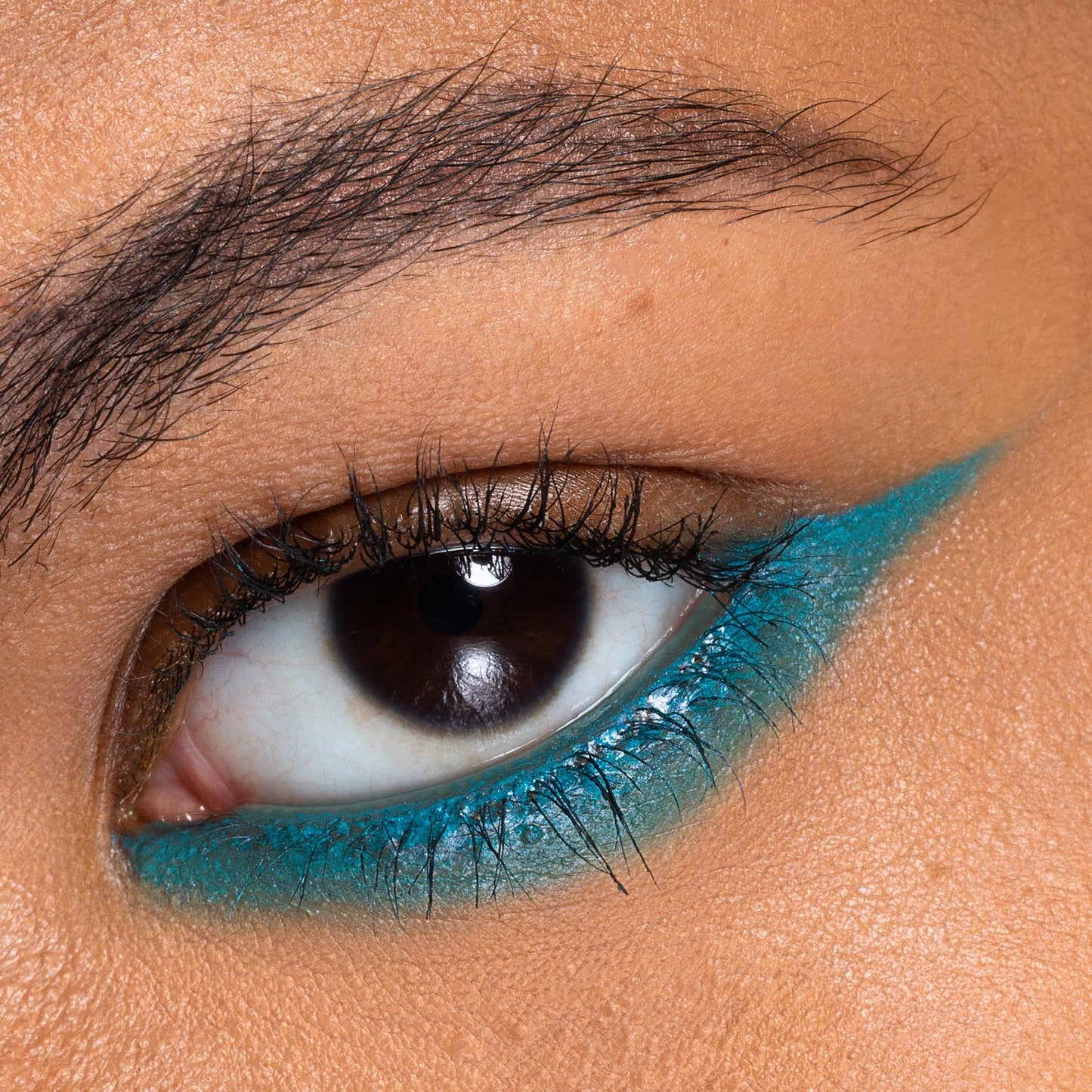 PASTELLO OCCHI A BORDO PISCINA