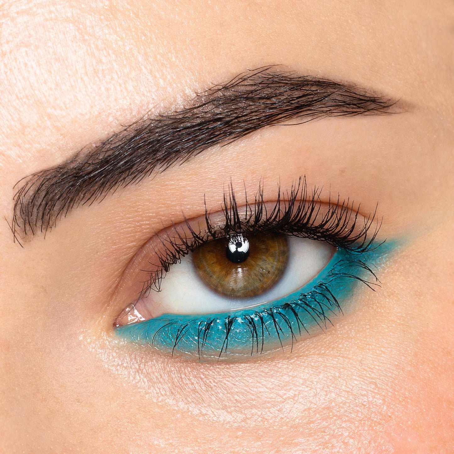 PASTELLO OCCHI A BORDO PISCINA