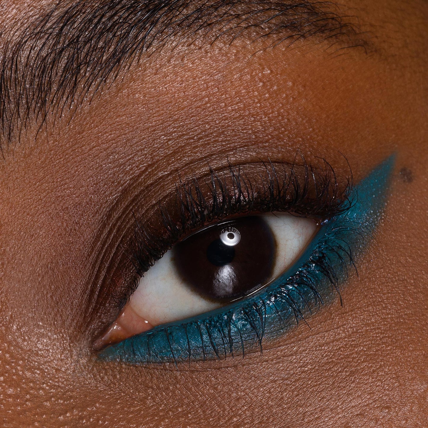 PASTELLO OCCHI A BORDO PISCINA